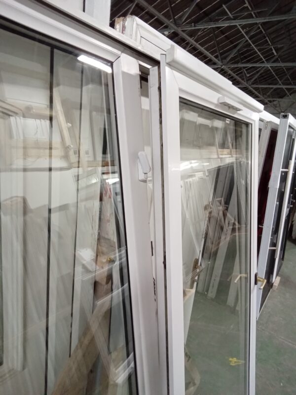 Used White Upvc Sliding Patio Doors 2010mm x 2020mm EA3 - Image 3