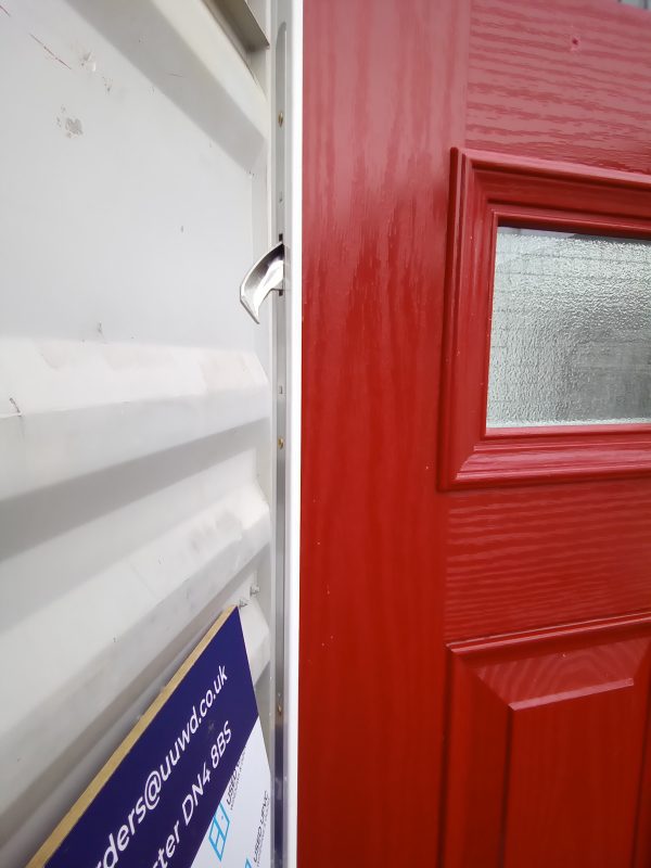Used red composite front fire door 895mm x 1965mm C3D3 - Image 4