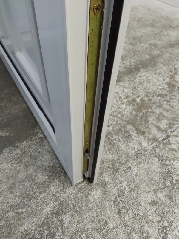 Used White Upvc Front Door 885mm x 2060mm (reduce to 835mm) C9D35 - Image 7