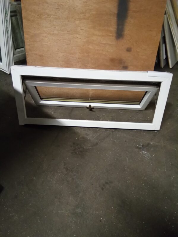 Used White Upvc Window 1055mm x 420mm W0032 - Image 2