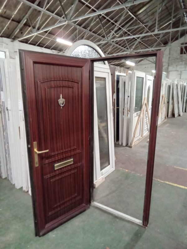 Used Woodgrain Upvc Front Door 860mm x 2010mm - Image 3