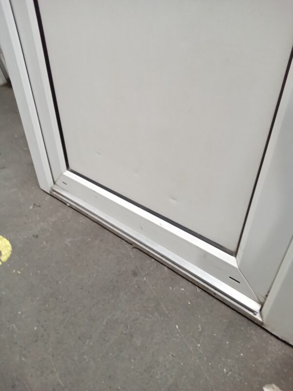 Used White Upvc Front Door 880mm x 2050mm 0810 - Image 3