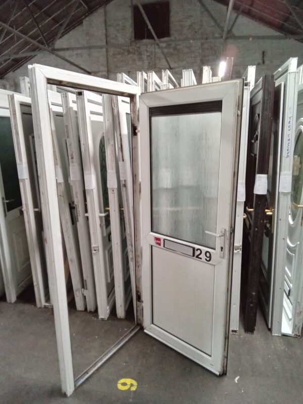 Used White Upvc Front Door 880mm x 2050mm 0810 - Image 4