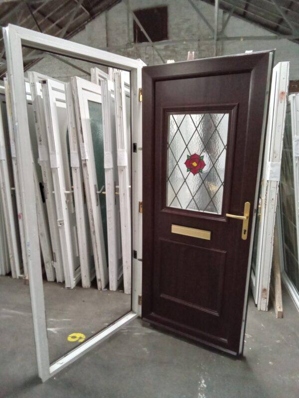 Used Rosewood Upvc Front Door 930mm x 2050mm 0797 - Image 5