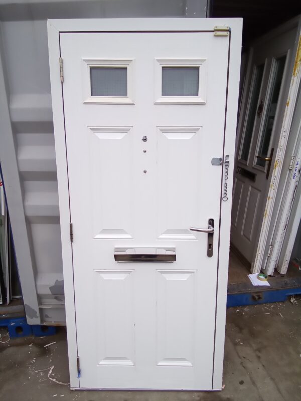 Used red composite front door 900mm x 1985mm C9D25 - Image 4