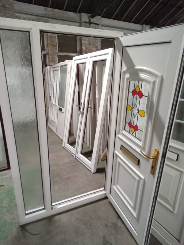 Used White Upvc Front Door And Side Panel 1185mm x 2090mm FD0031 - Image 3