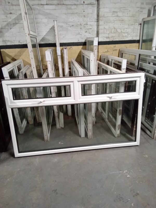 Used White Upvc caravan window 2040mm x 1185mm LW0027 - Image 4