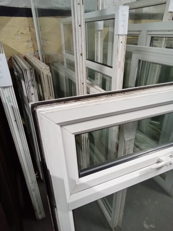 Used White Upvc caravan window 2040mm x 1185mm LW0027 - Image 5