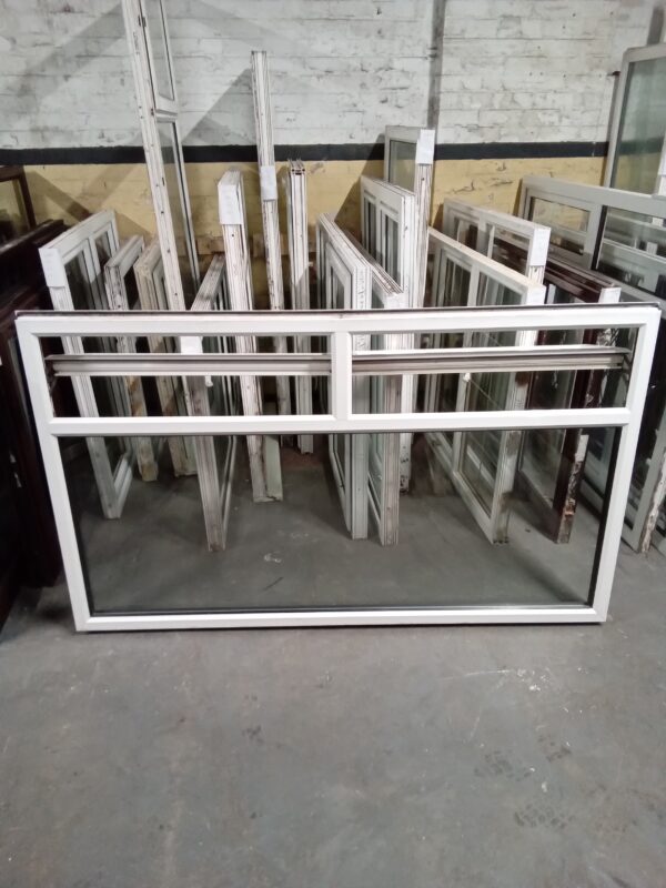 Used White Upvc caravan window 2040mm x 1185mm LW0027 - Image 6