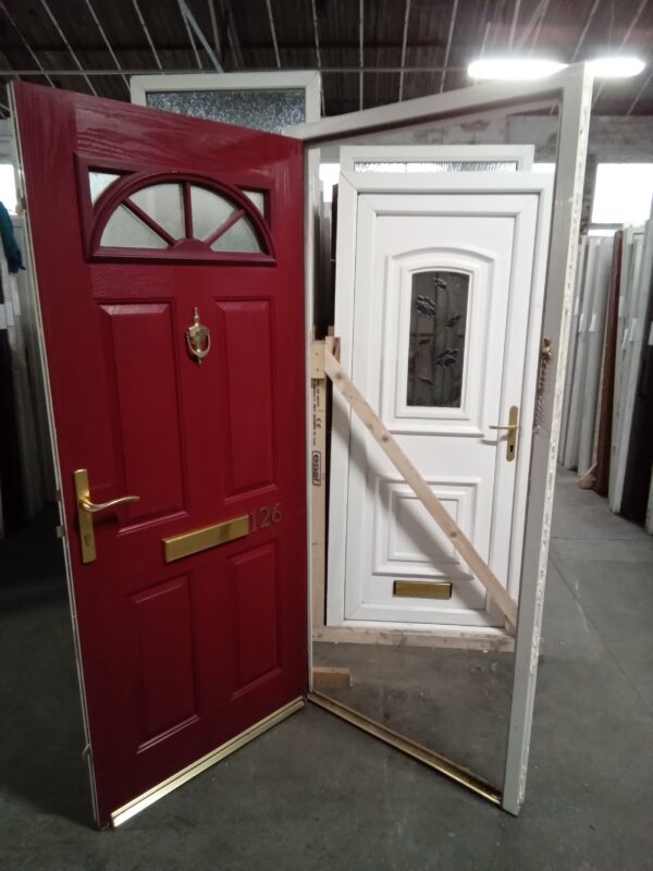 Used red Composite Front Door 925mm x 2090mm 0677 - Image 3