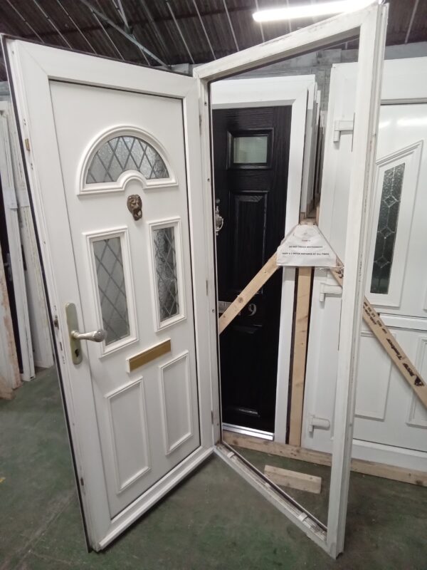 Used White Upvc Front Door 900mm x 2065mm 0316 - Image 3