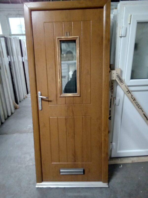 Used Oak Composite Front Door 900mm x 2110mm 0553