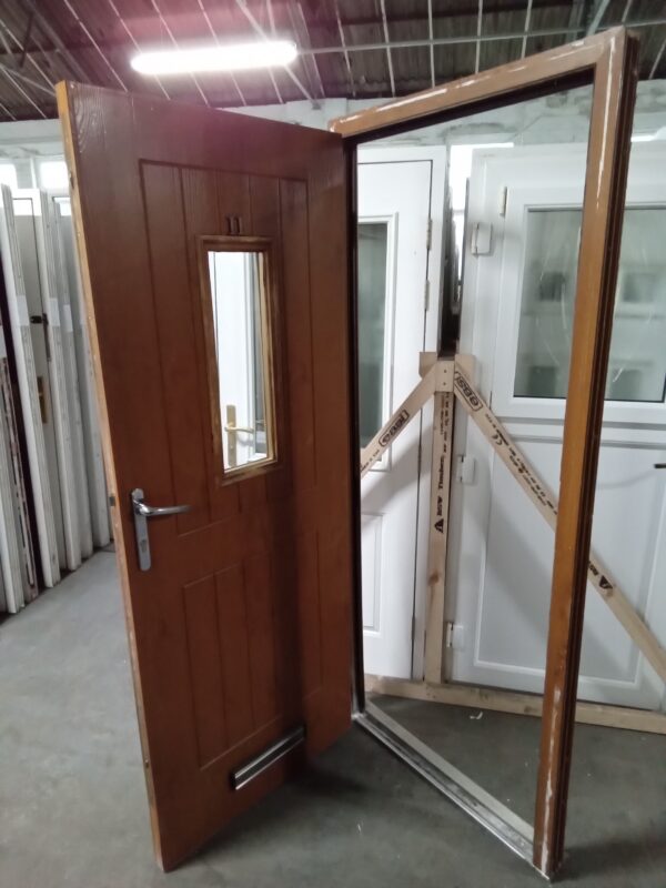 Used Oak Composite Front Door 900mm x 2110mm 0553 - Image 4
