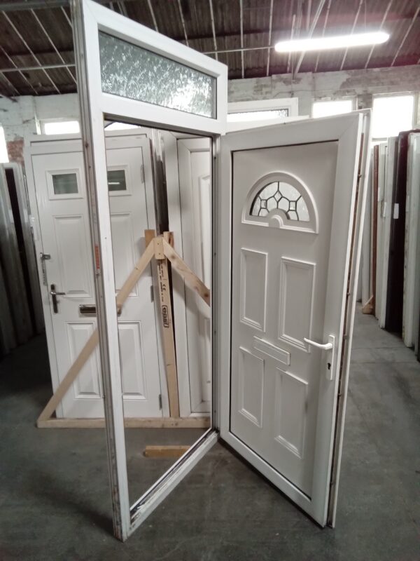 Used White Upvc Front Door And top light 975mm x 2300mm 0737 - Image 3
