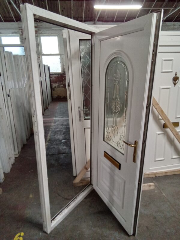 Used White Upvc Front Door 890mm x 2055mm 0471 - Image 3
