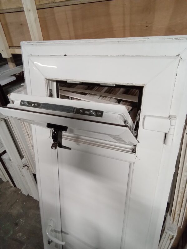 Used White Upvc Kennel door 650mm x 1870mm DK5 - Image 3