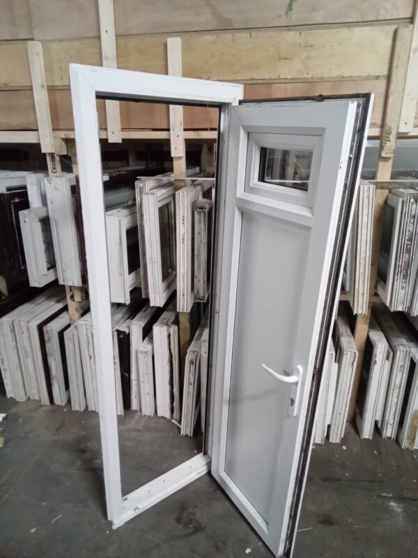 Used White Upvc Kennel door 650mm x 1870mm DK5 - Image 4