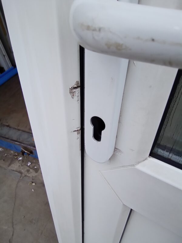 Used White Upvc Front Door And Frame 870mm x 2055mm C10D29 - Image 2