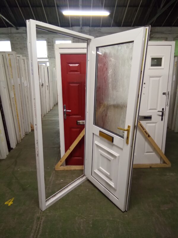 Used White Upvc Front Door 890mm x 2065mm 0318 - Image 3