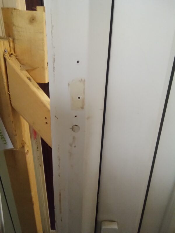 Used White Upvc Front Door And Toplight 855mm x 2195mm 0827 - Image 4
