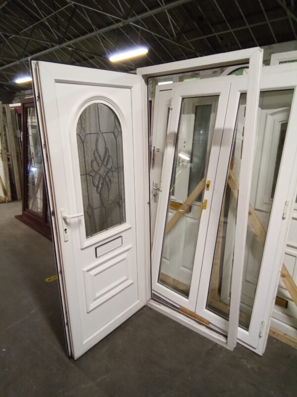 Used White Upvc Front Door 895mm x 2055mm 0801 - Image 2