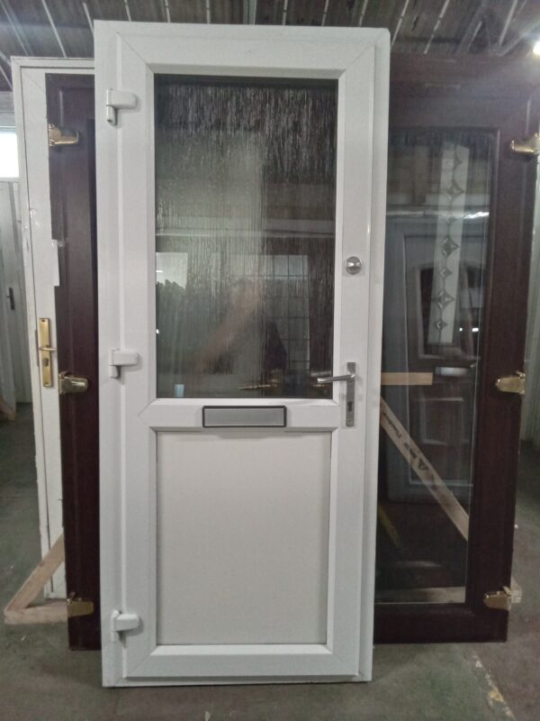 Used White Upvc Front Door 885mm x 2075mm 0350 - Image 4