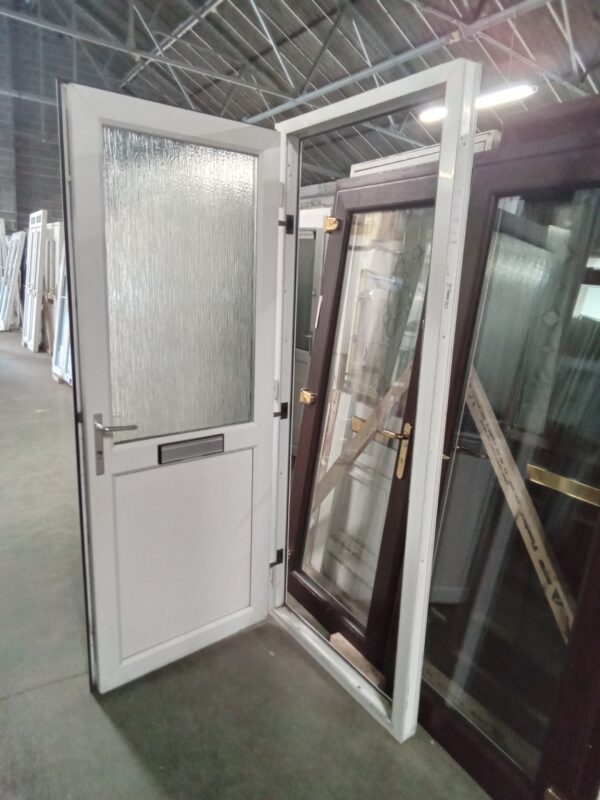 Used White Upvc Front Door 885mm x 2075mm 0350 - Image 3