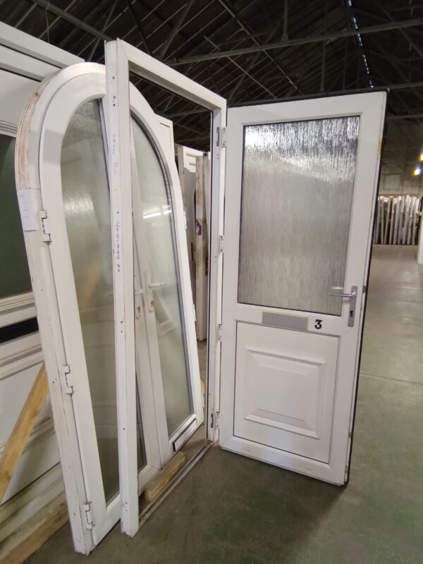 Used White Upvc Front Door 885mm x 2060mm 0304 - Image 2