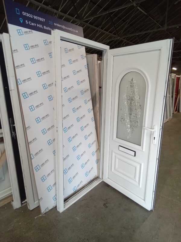 Used white Upvc Front Door 925mm x 2020mm 0291 - Image 4