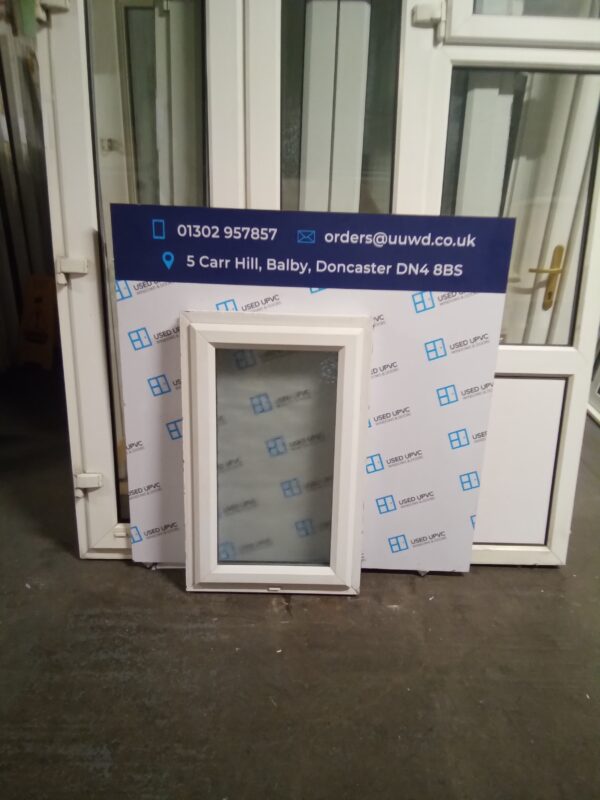 Used white Upvc Window 595mm x 955mm WO158