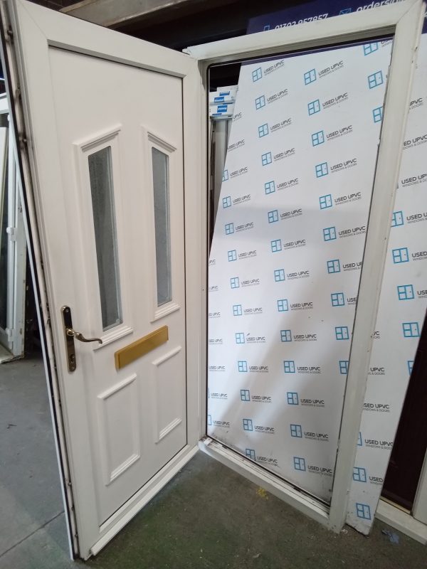 Used white Upvc Front Door 925mm x 2070mm 0041 - Image 4