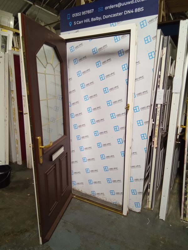 Used brown on white composite front door 890mm x 2070mm 0317 - Image 4