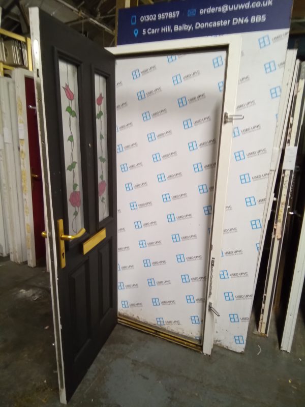 Used black on white composite front door 885mm x 2055mm 0882 - Image 4