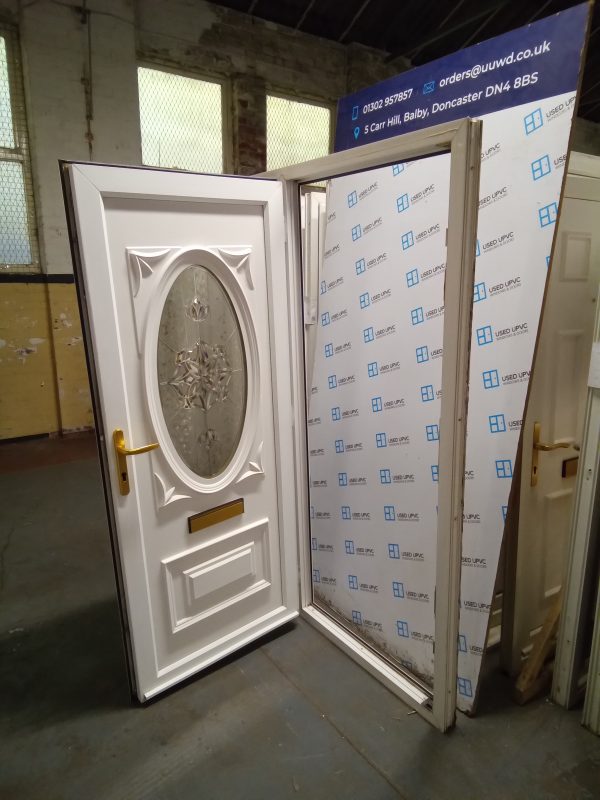 Used white Upvc front door and side panel 1220mm x 2035mm DS002 - Image 4