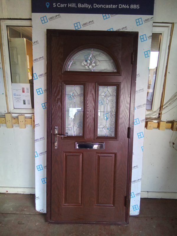 Used upvc Rosewood Composite Front Door 890mm x 2030mm 0194 - Image 2