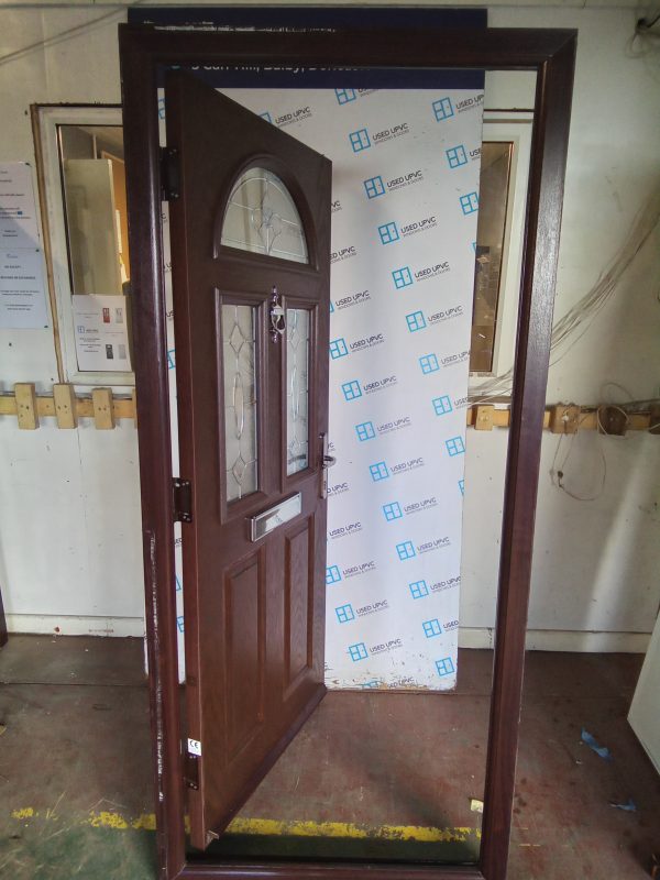 Used upvc Rosewood Composite Front Door 890mm x 2030mm 0194 - Image 3