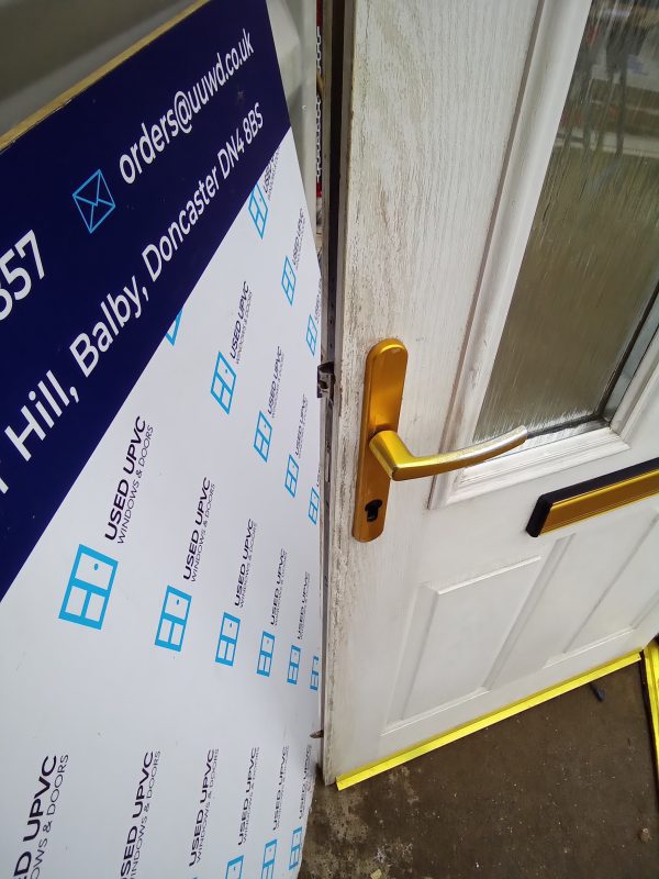 Used White Composite Front Door 900mm x 2075mm C3D2 - Image 3