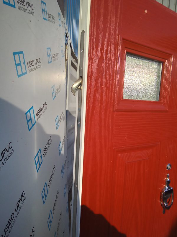 Used red composite front fire door 895mm x 2070mm C1D26 - Image 5