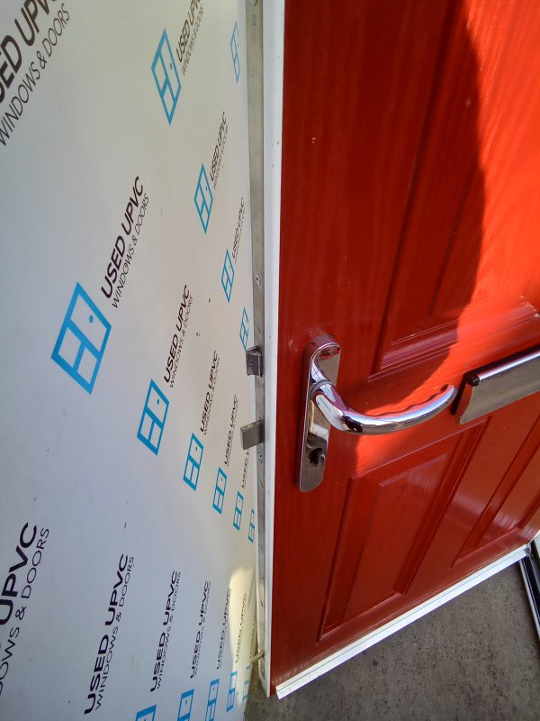 Used red composite front fire door 895mm x 2070mm C1D26 - Image 4