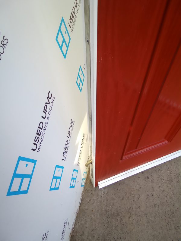 Used red composite front fire door 895mm x 2070mm C1D26 - Image 3