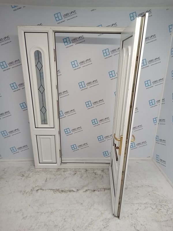 Used White Upvc Front Door And Side Panel 1340mm x 2095mm (reduce to 1320) DS0039 - Image 3