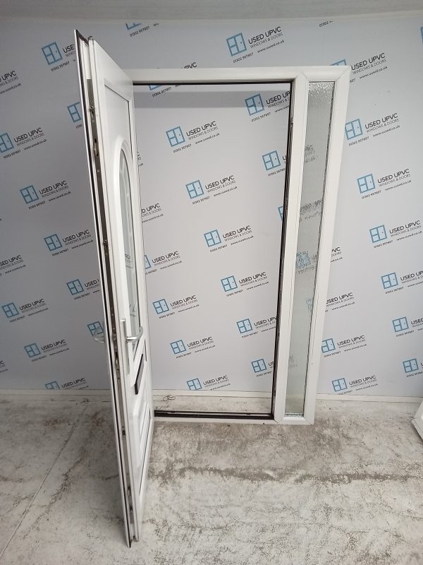 Used White Upvc Front Door And Side Panel 1170mm x 2100mm (reduce to 1135mm) DS026 - Image 3