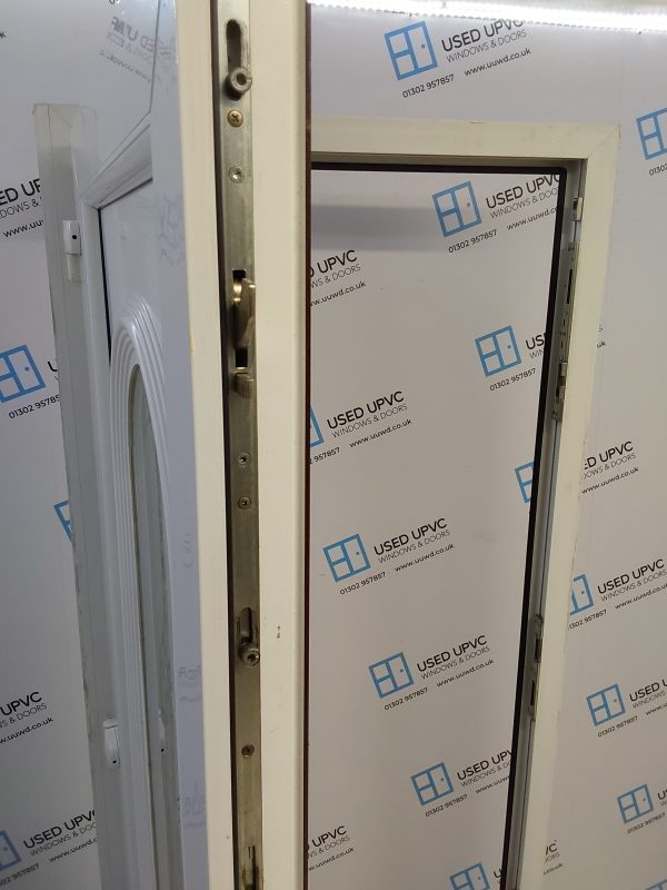 Used Woodgrain Upvc Front Door 890mm x 2060mm (reduce to 870mm) 0226 - Image 4