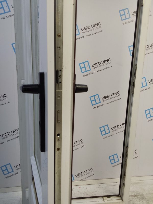 Used Woodgrain Upvc Front Door 890mm x 2060mm (reduce to 870mm) 0226 - Image 5