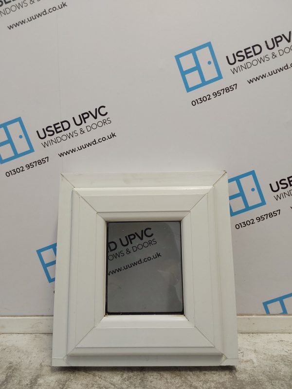 Used white upvc window 390mm x 415mm W0173