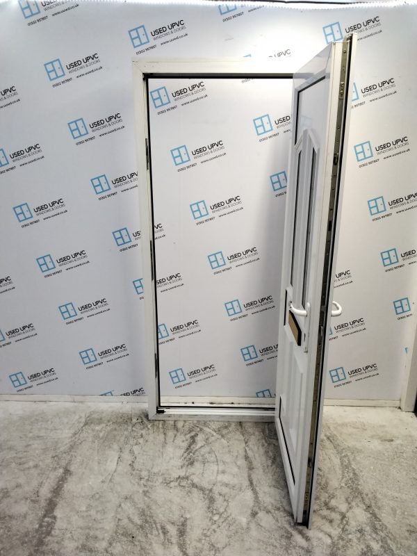 Used White Upvc Front Door 890mm x 2050mm (Reduce To 870mm x 2030mm) 0231 - Image 3