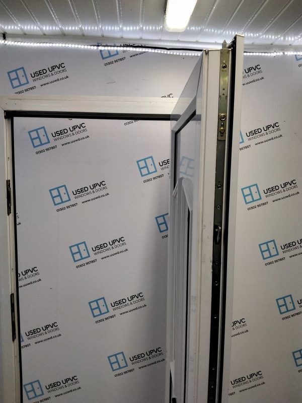 Used White Upvc Front Door 890mm x 2050mm (Reduce To 870mm x 2030mm) 0231 - Image 4