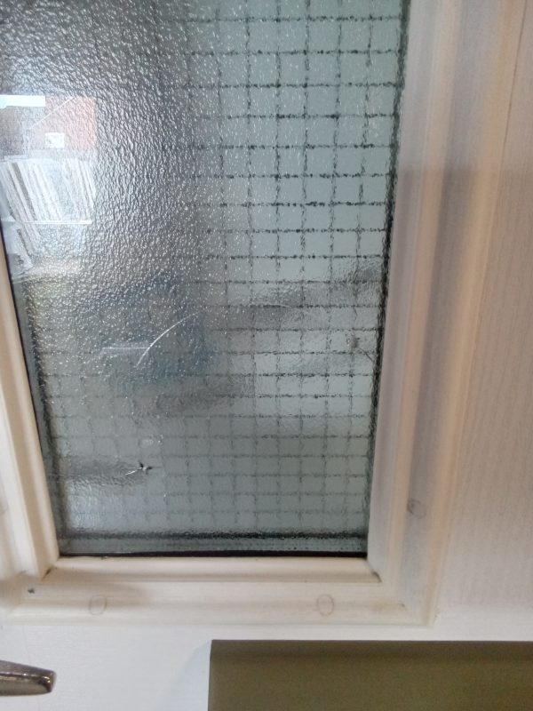Used White Composite Front Door 900mm x 2010mm C11D32 - Image 5