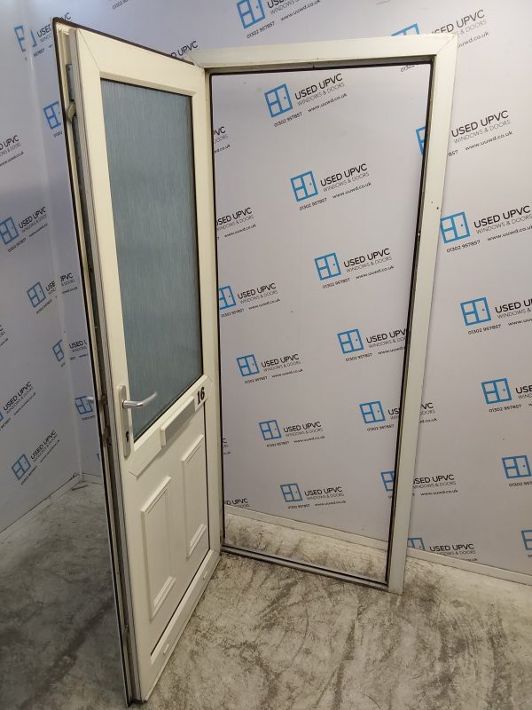 Used White Upvc Front Door 885mm x 2045mm C6058 - Image 3