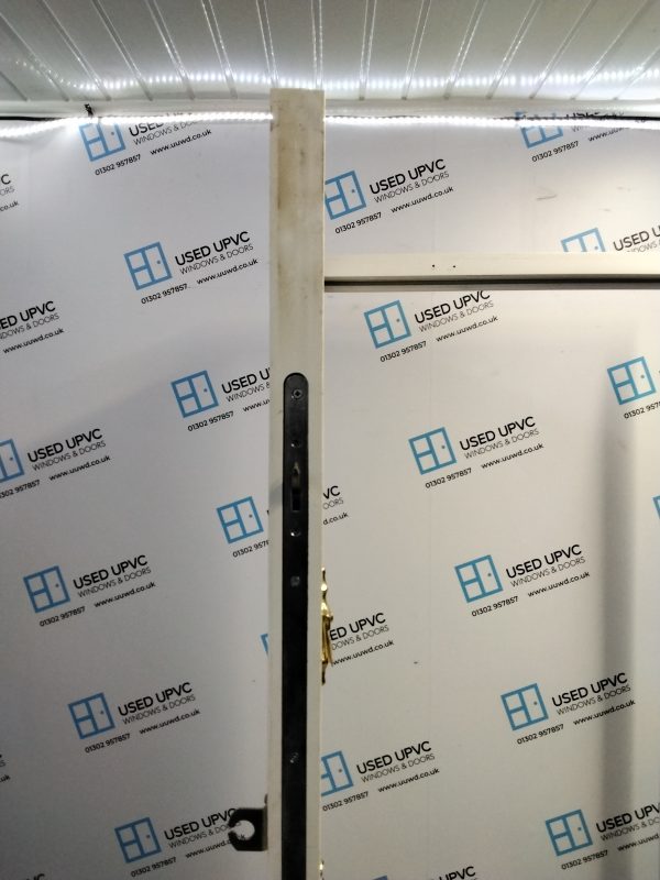 Used White Composite Front Door 860mm x 1990mm 0856 - Image 4